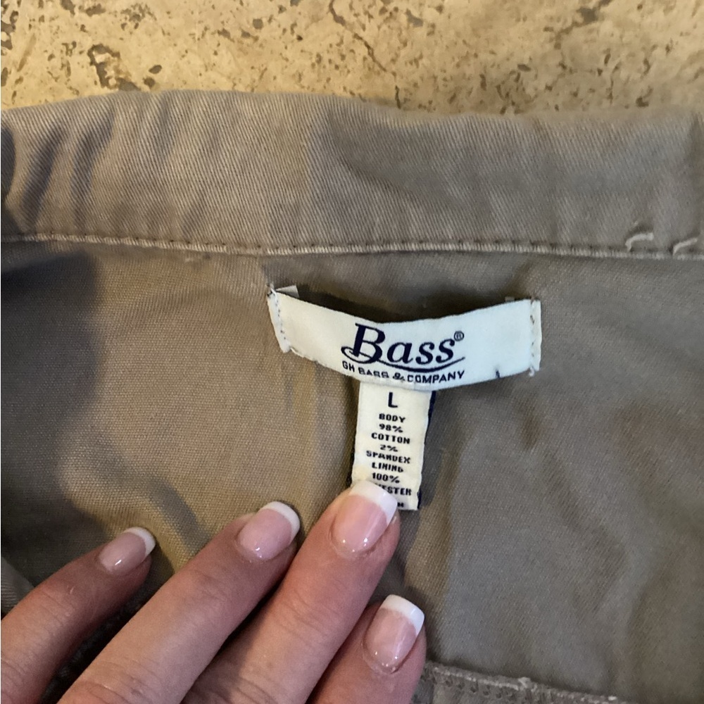 Bass button down belted jacket-SZ L-tan
Pit to pit 19”
Length 22”
Sleeve 23”
Z1 - Picture 3 of 3